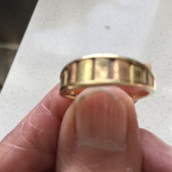 Lovely 10 K gold Tri colour band Size 7 3/4 - Picture 4 of 10